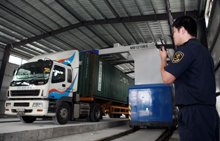 超等中国干线，，，，，让客户企业真正实现“在自家门口收发货”。。